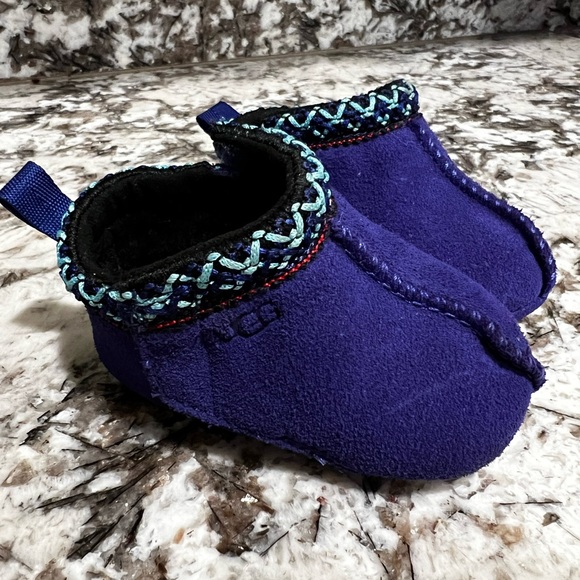 Baby Moccasin UGGs - Picture 2 of 4